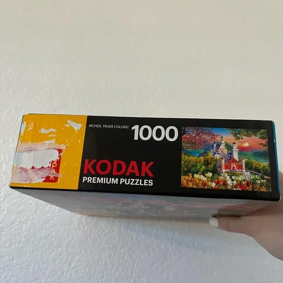 Unopened Kodak Premium Puzzles 1000-Piece Vibrant Castle Scene - Picture 3 of 6
